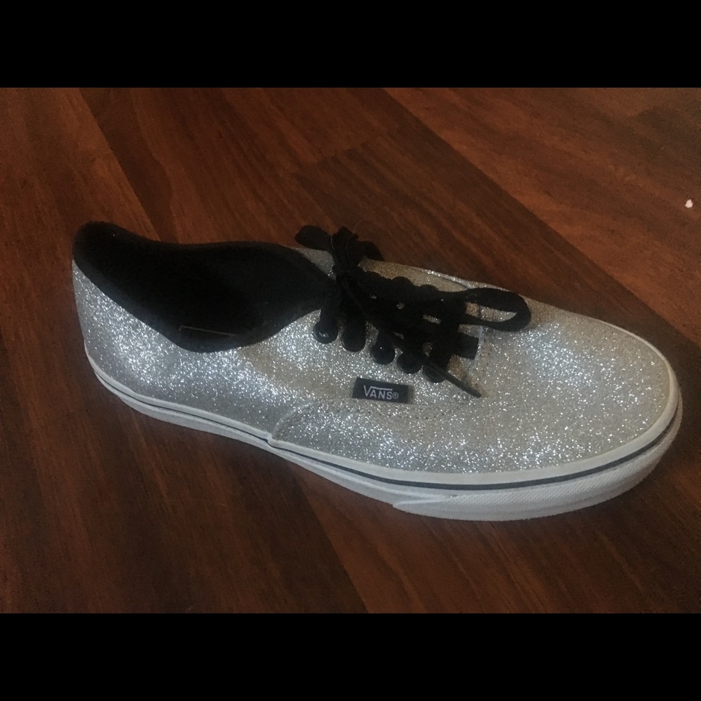 Vans - Picture 6 of 7